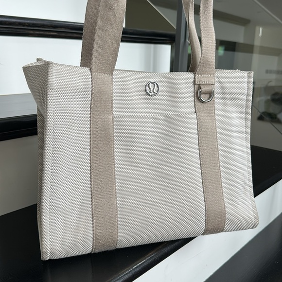 Lululemon two tone Canvas Tote Bag Beige Structured Gym Work School Bag neutral - Picture 4 of 13